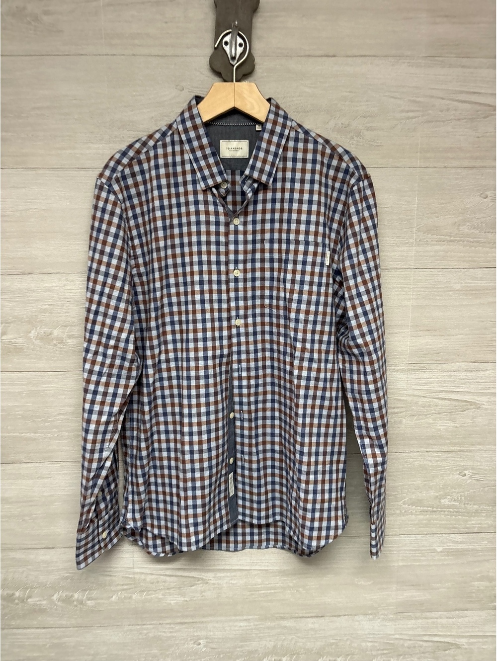 * | 7 Diamonds | button up shirt. Size M.